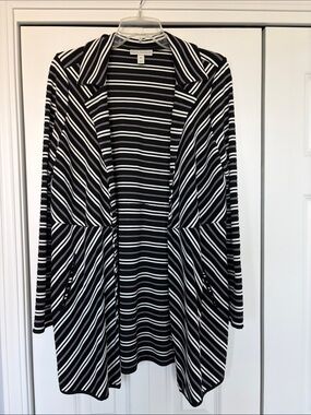 Dana Buchman Black & White Striped Open Front Jacket with Collar and pockets. M